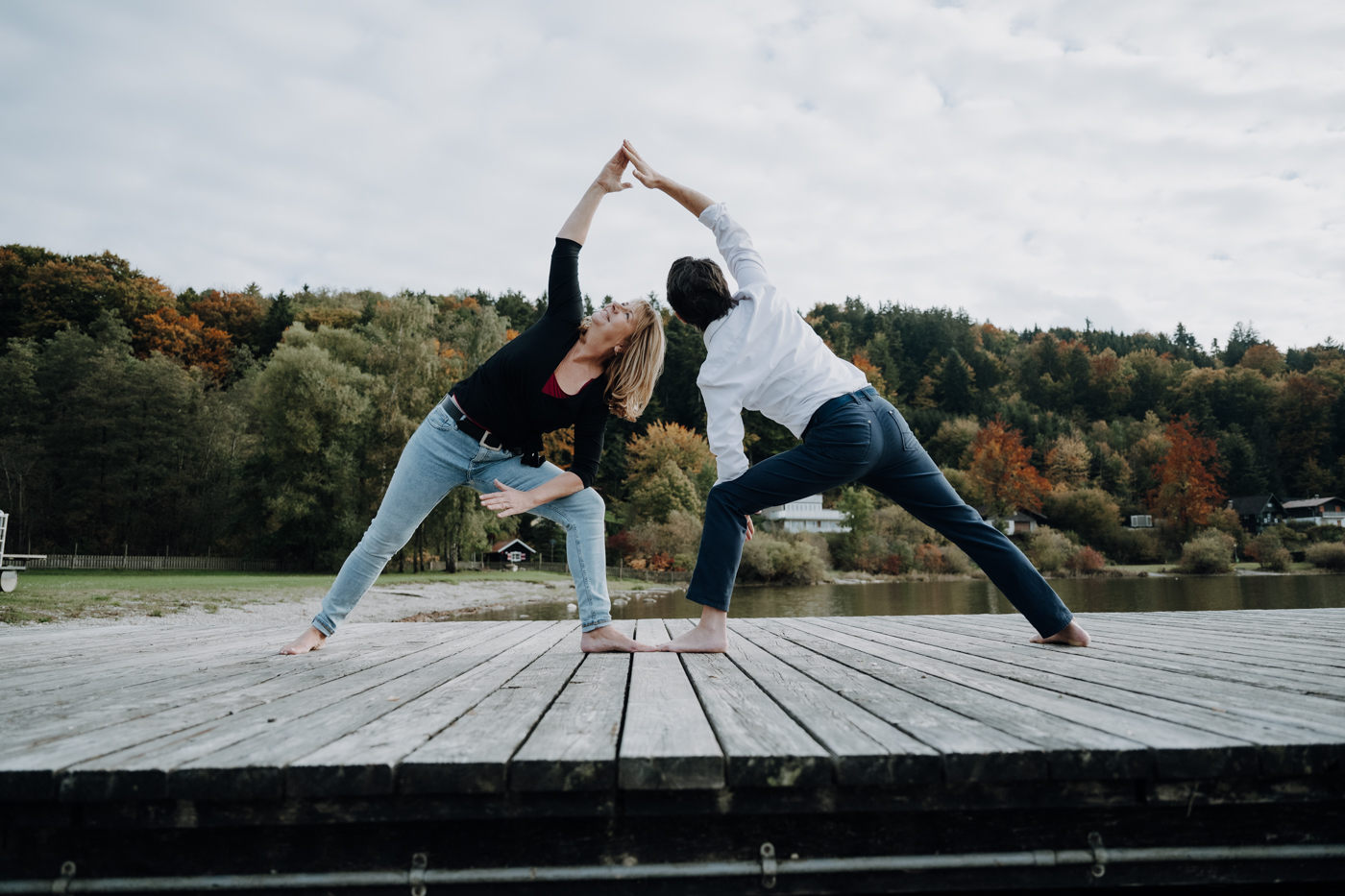 Yoga für Frauen und Männer, gerne auch Pärchen